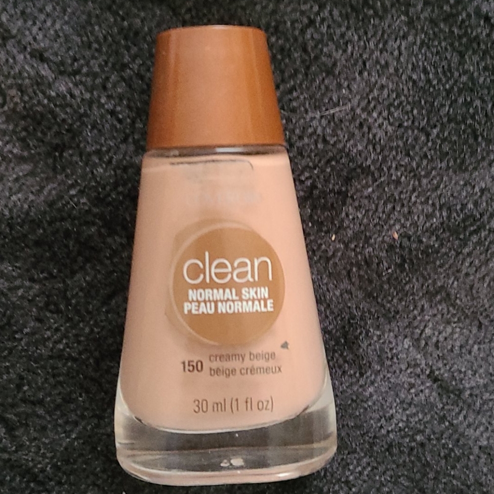 BOGO* NWOT Cover girl creamy beige liquid foundation